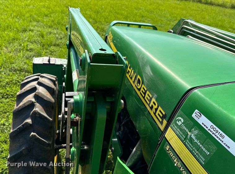image for item OG9160 2006 John Deere 5105  tractor
