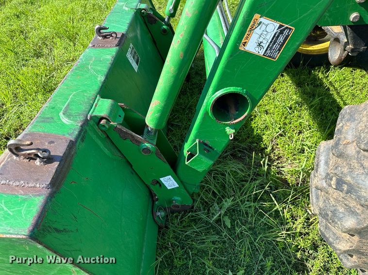 image for item OG9160 2006 John Deere 5105  tractor