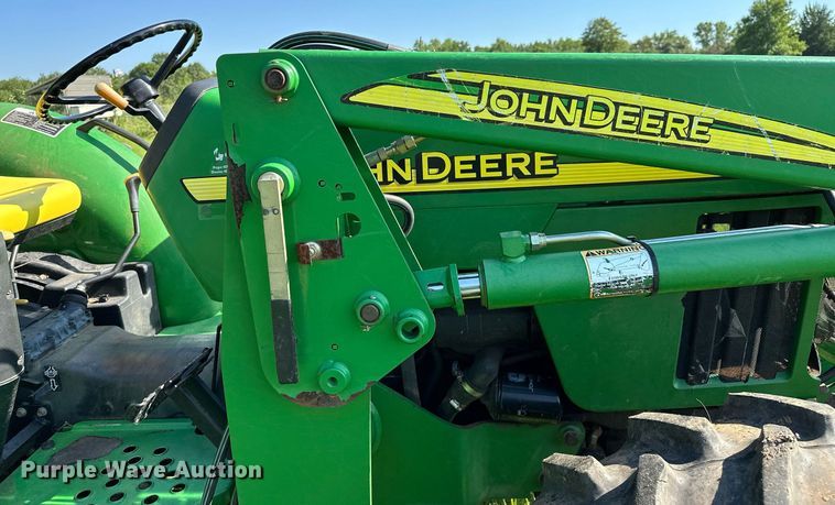 image for item OG9160 2006 John Deere 5105  tractor