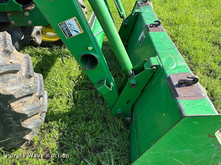 image for item OG9160 2006 John Deere 5105  tractor