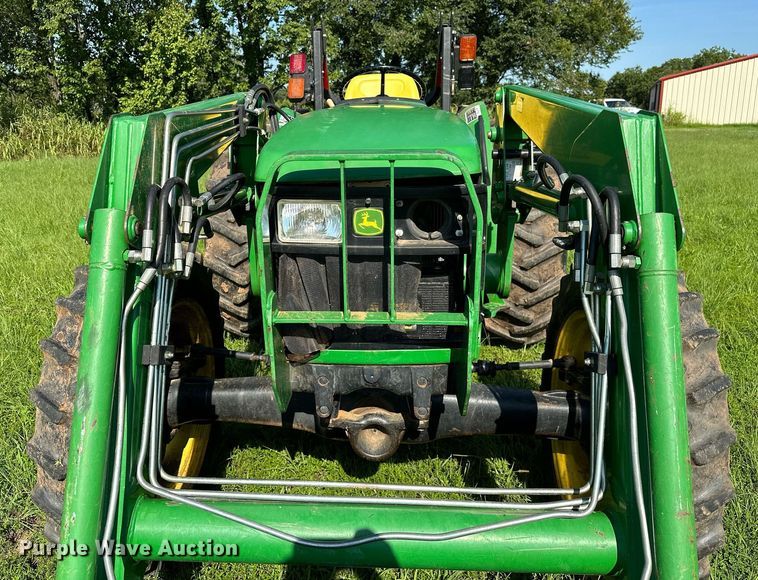 image for item OG9160 2006 John Deere 5105  tractor