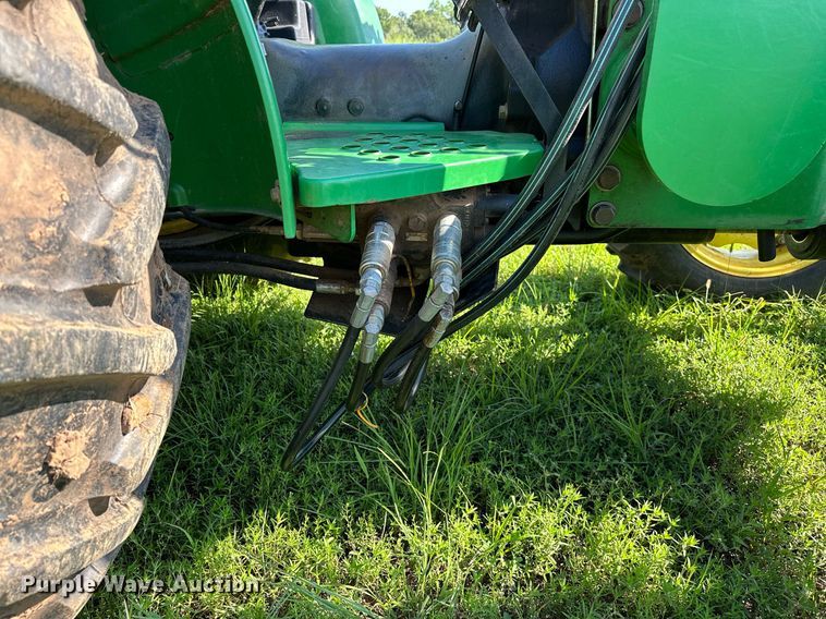 image for item OG9160 2006 John Deere 5105  tractor