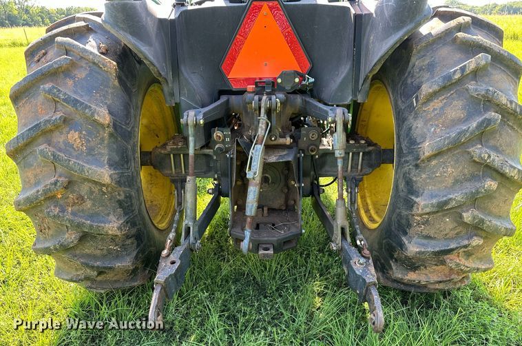 image for item OG9160 2006 John Deere 5105  tractor