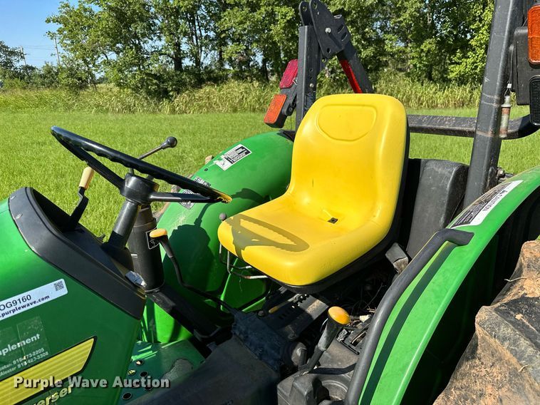 image for item OG9160 2006 John Deere 5105  tractor