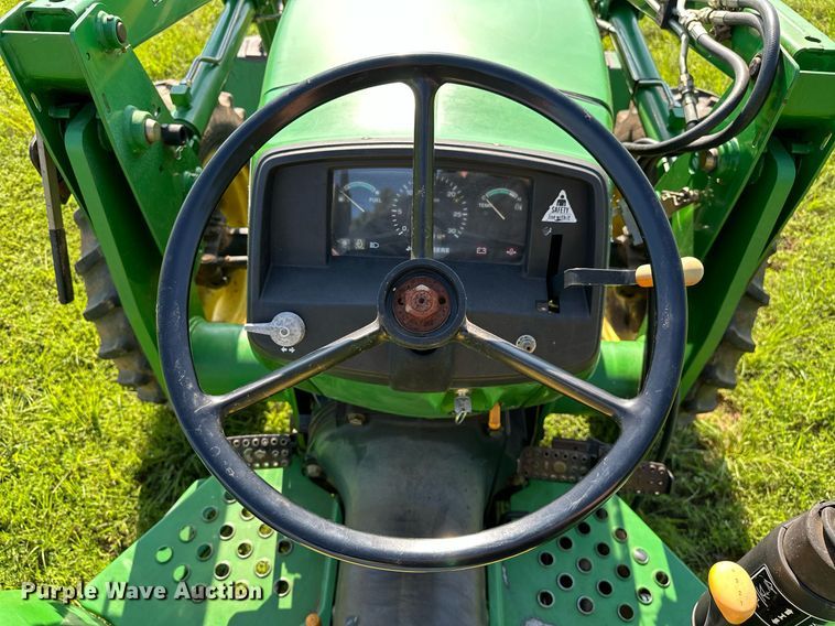 image for item OG9160 2006 John Deere 5105  tractor