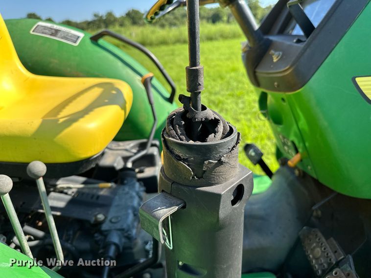 image for item OG9160 2006 John Deere 5105  tractor