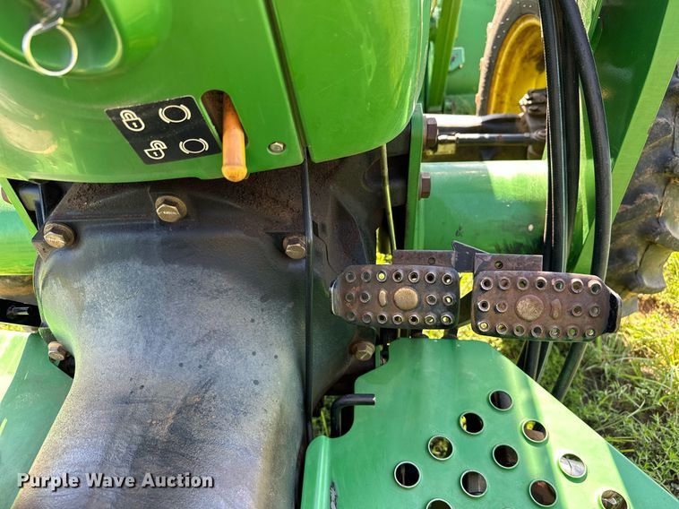 image for item OG9160 2006 John Deere 5105  tractor