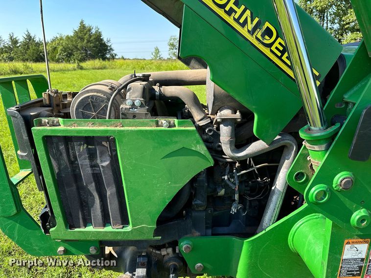 image for item OG9160 2006 John Deere 5105  tractor