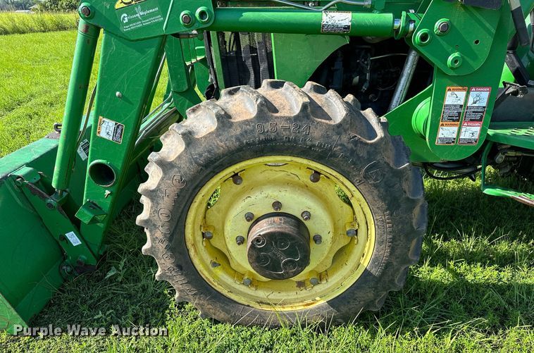 image for item OG9160 2006 John Deere 5105  tractor