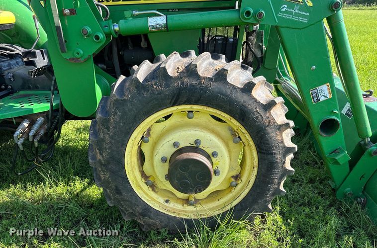 image for item OG9160 2006 John Deere 5105  tractor