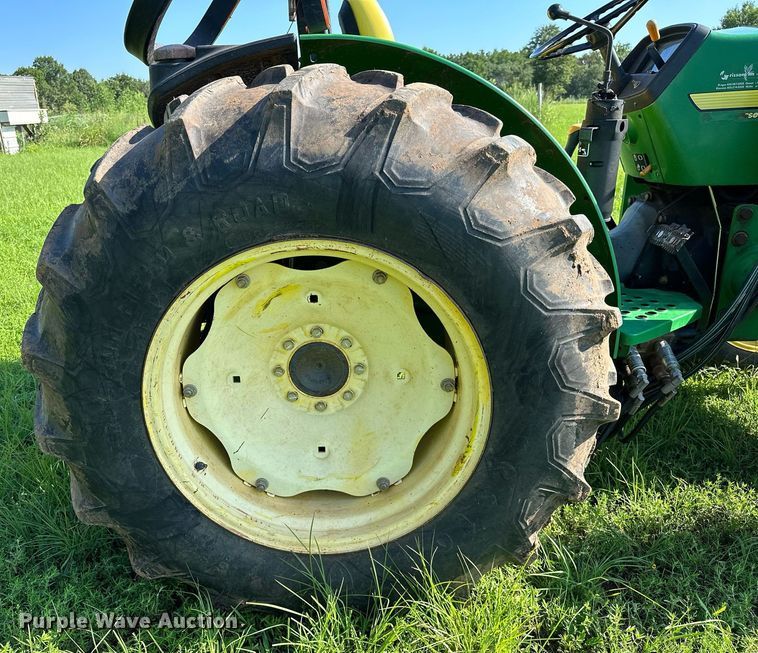 image for item OG9160 2006 John Deere 5105  tractor