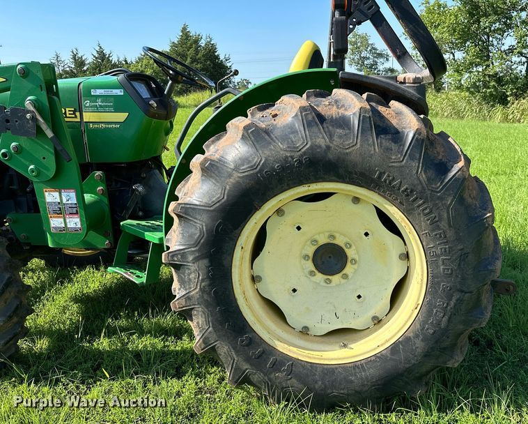 image for item OG9160 2006 John Deere 5105  tractor