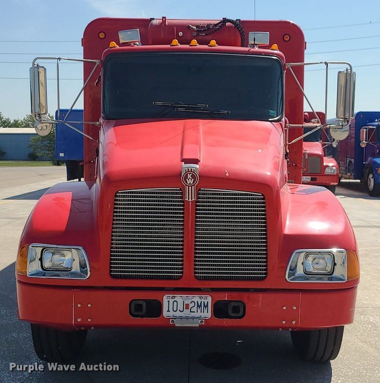 image for item DI3006 2002 Kenworth T300  delivery truck