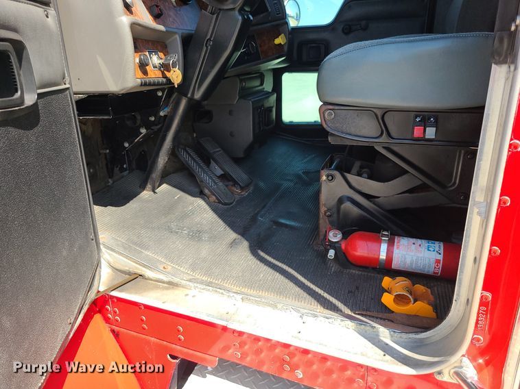 image for item DI3006 2002 Kenworth T300  delivery truck