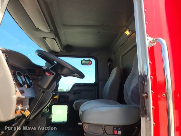 image for item DI3006 2002 Kenworth T300  delivery truck