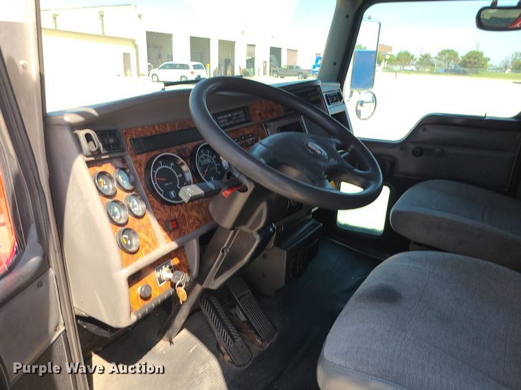 image for item DI3006 2002 Kenworth T300  delivery truck