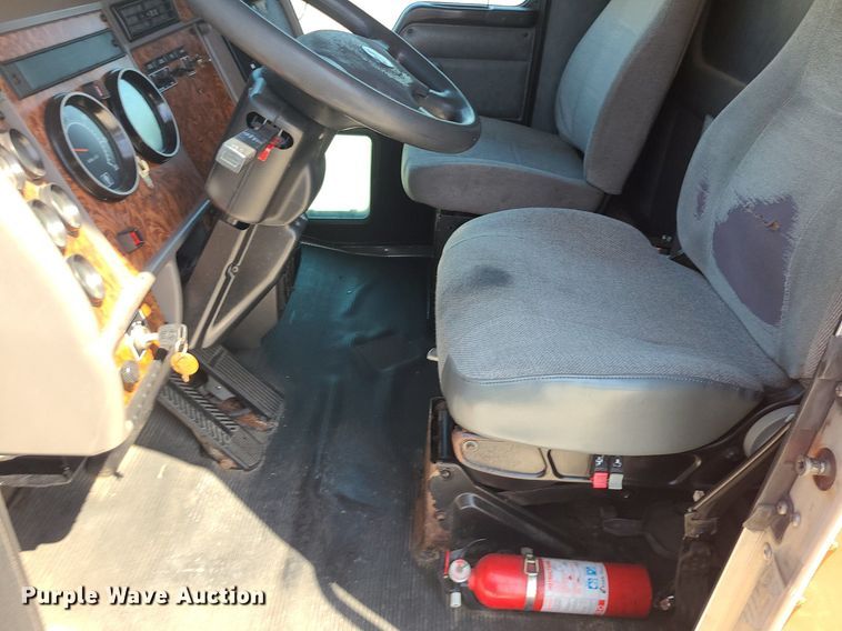 image for item DI3006 2002 Kenworth T300  delivery truck