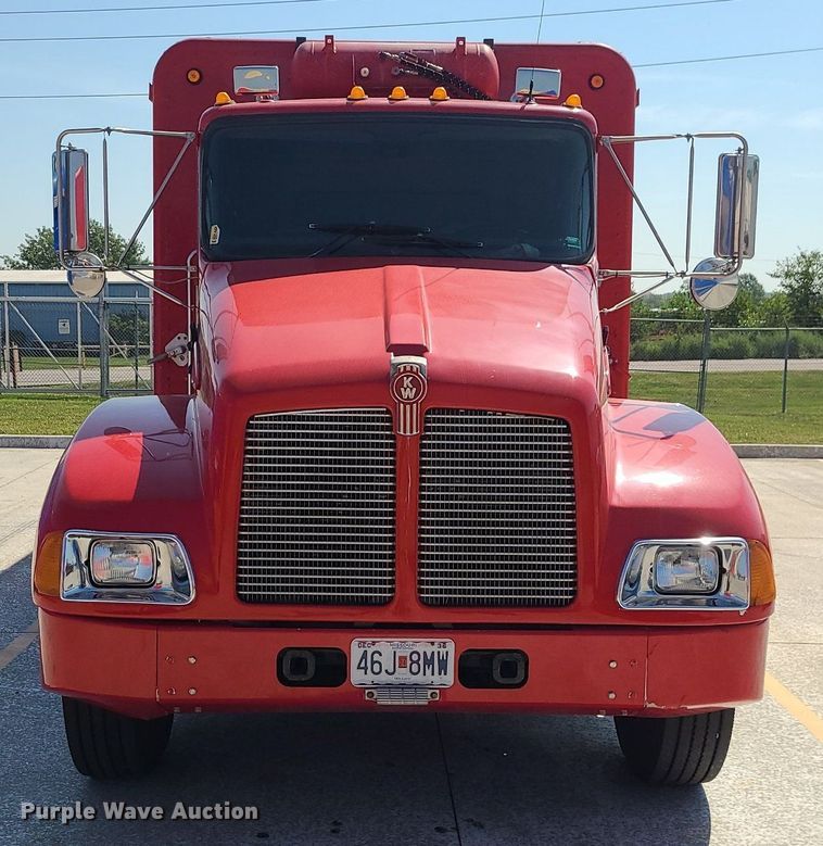 image for item DI3007 2003 Kenworth T300  delivery truck