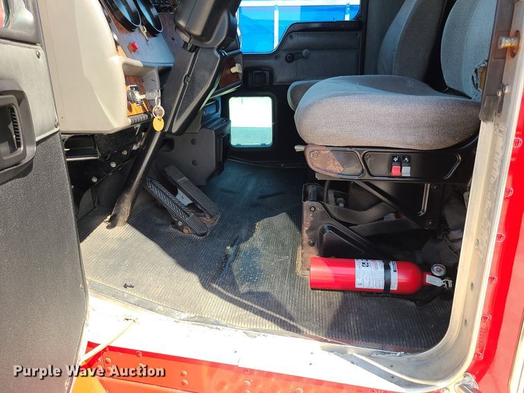 image for item DI3007 2003 Kenworth T300  delivery truck