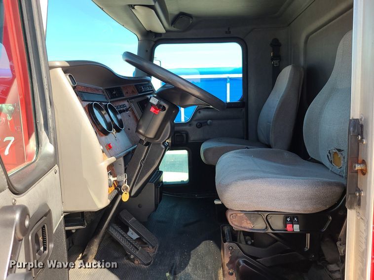 image for item DI3007 2003 Kenworth T300  delivery truck