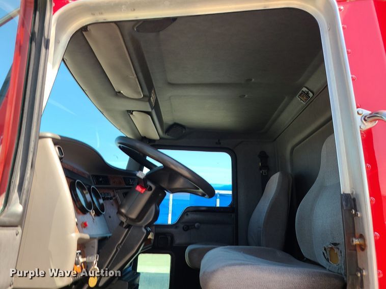 image for item DI3007 2003 Kenworth T300  delivery truck