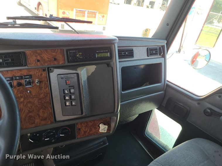 image for item DI3007 2003 Kenworth T300  delivery truck