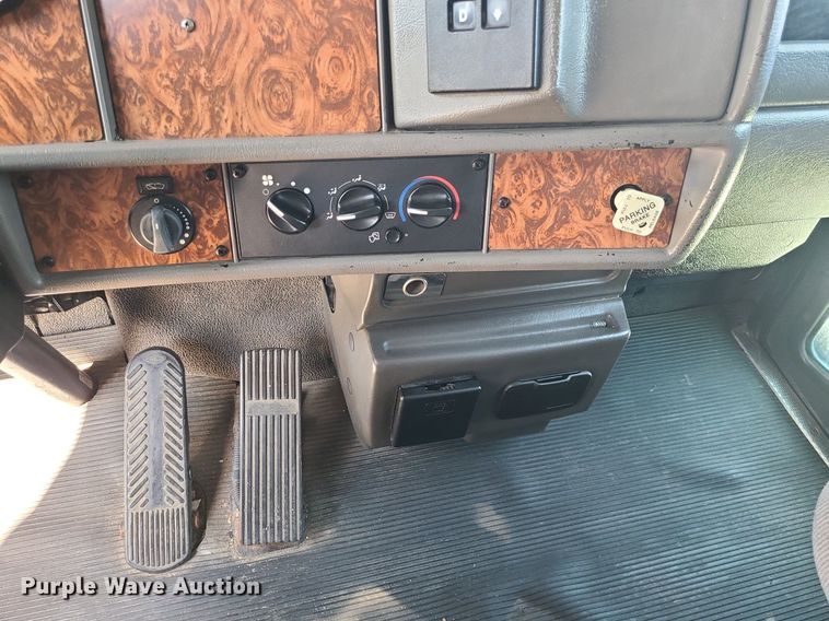 image for item DI3007 2003 Kenworth T300  delivery truck