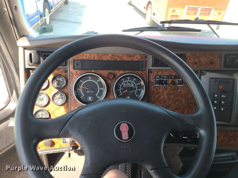 image for item DI3007 2003 Kenworth T300  delivery truck