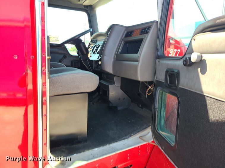 image for item DI3007 2003 Kenworth T300  delivery truck