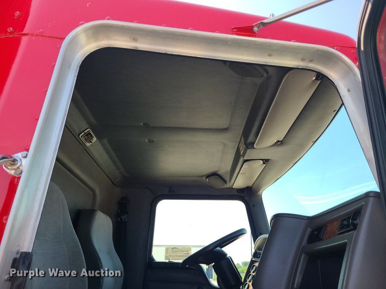 image for item DI3007 2003 Kenworth T300  delivery truck