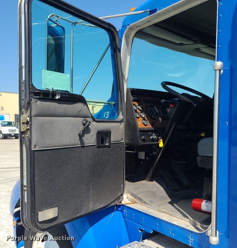 image for item DI3008 2001 Kenworth T300  delivery truck