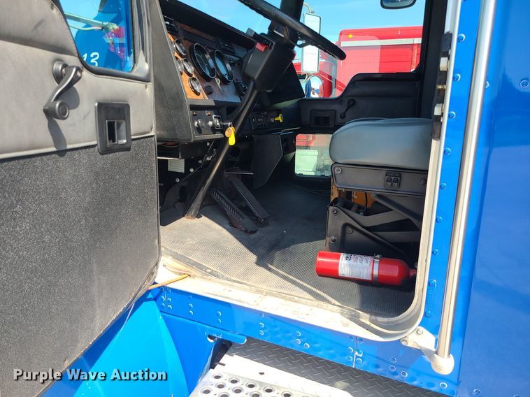 image for item DI3008 2001 Kenworth T300  delivery truck