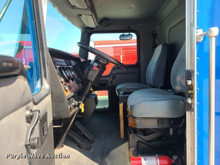 image for item DI3008 2001 Kenworth T300  delivery truck