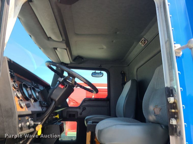 image for item DI3008 2001 Kenworth T300  delivery truck