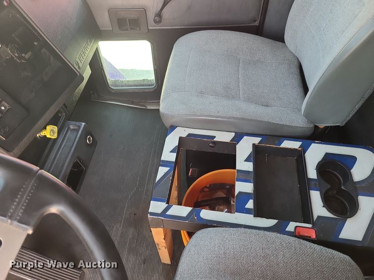 image for item DI3008 2001 Kenworth T300  delivery truck