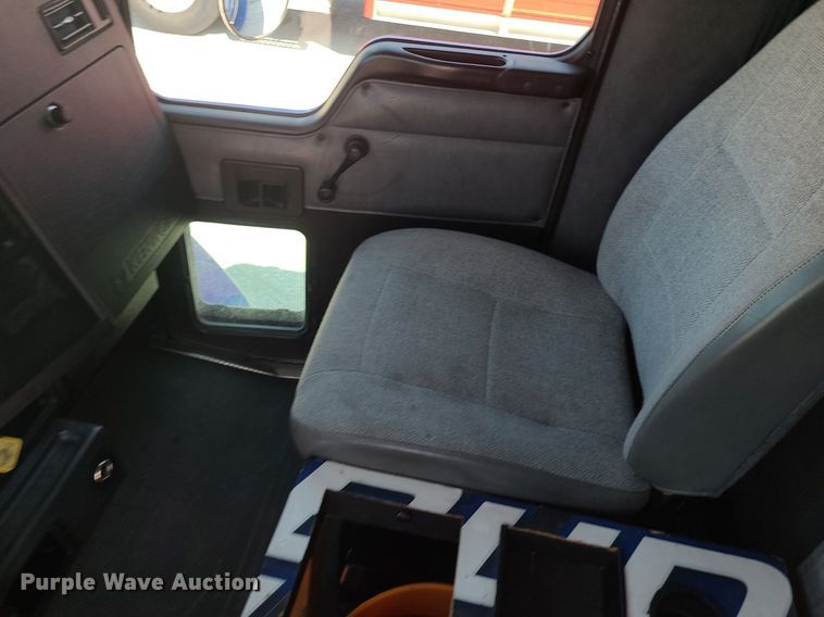 image for item DI3008 2001 Kenworth T300  delivery truck