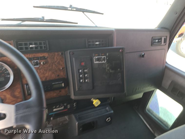 image for item DI3008 2001 Kenworth T300  delivery truck