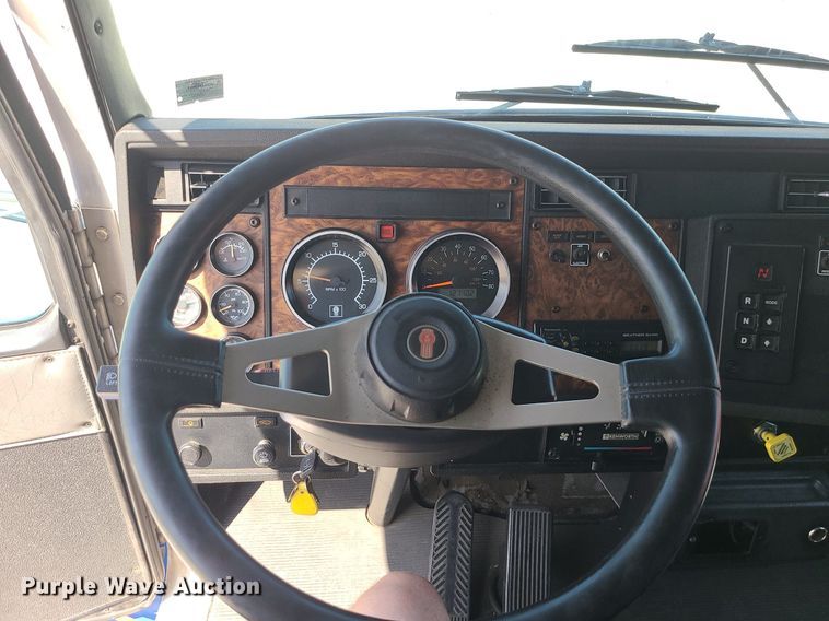 image for item DI3008 2001 Kenworth T300  delivery truck