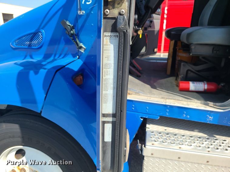 image for item DI3008 2001 Kenworth T300  delivery truck