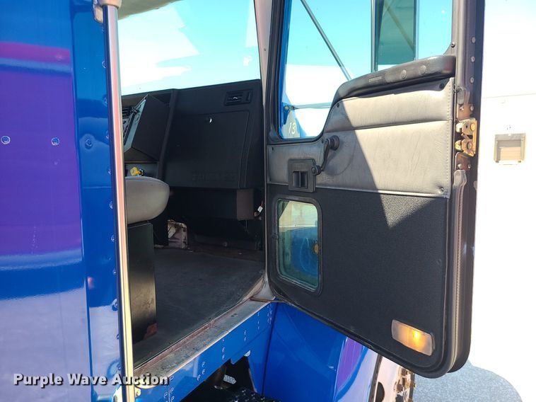 image for item DI3008 2001 Kenworth T300  delivery truck