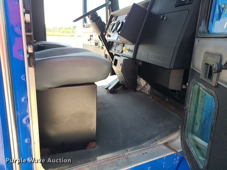 image for item DI3008 2001 Kenworth T300  delivery truck