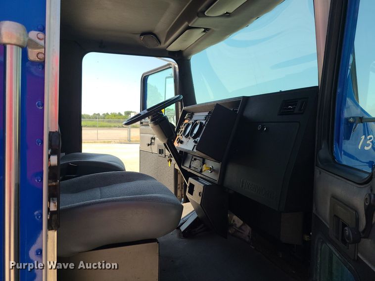 image for item DI3008 2001 Kenworth T300  delivery truck