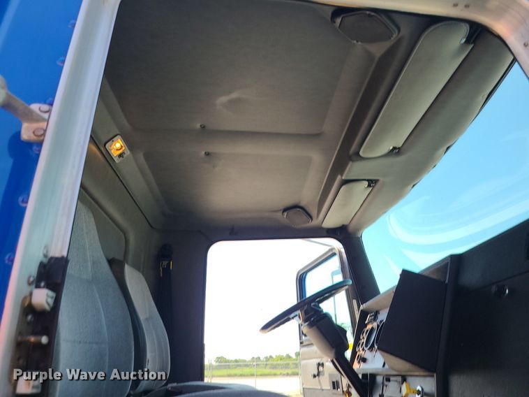 image for item DI3008 2001 Kenworth T300  delivery truck