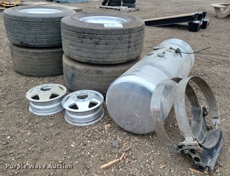 image for item DN4126 (4) Michelin 455/55R22.5 tires and wheels