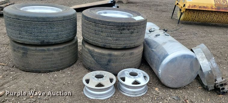 image for item DN4126 (4) Michelin 455/55R22.5 tires and wheels