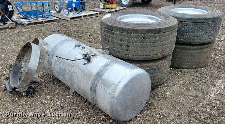 image for item DN4126 (4) Michelin 455/55R22.5 tires and wheels