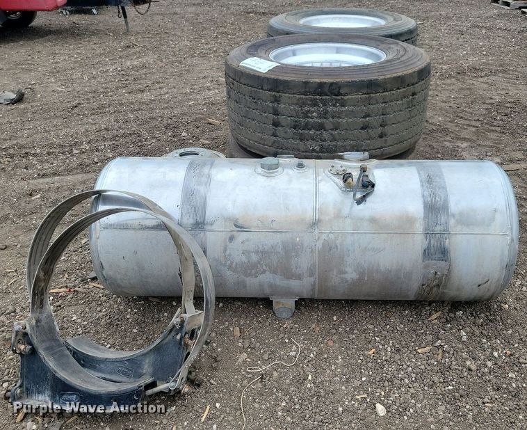 image for item DN4126 (4) Michelin 455/55R22.5 tires and wheels