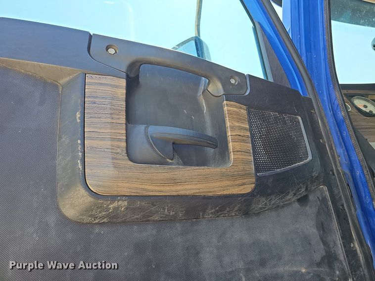 image for item DN8661 2015 Freightliner 122SD  truck