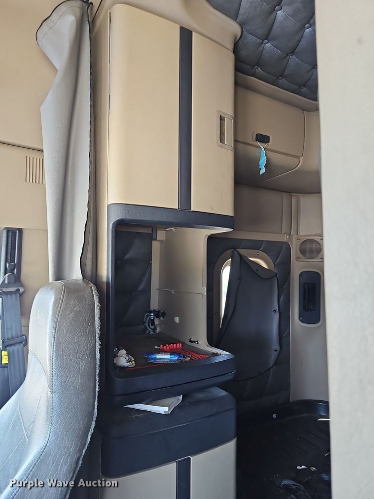 image for item DN8661 2015 Freightliner 122SD  truck