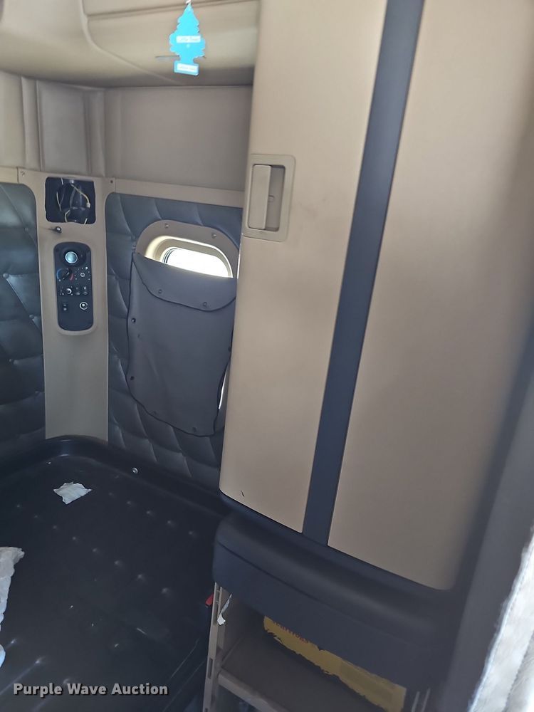 image for item DN8661 2015 Freightliner 122SD  truck